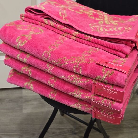 Juicy Couture Home Juicy Logo Heart Locket On Chains Bath & Hand Towel Set - Picture 5 of 10